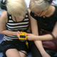 Illustration for article titled This Is How Two Girls Play Gameboy When They iReally/i Love Each Other